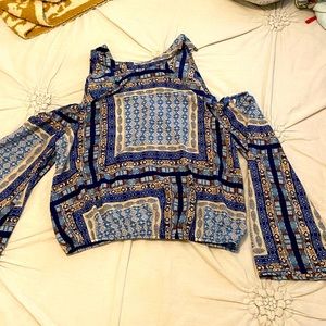 Patterned cropped cold shoulder top (M)